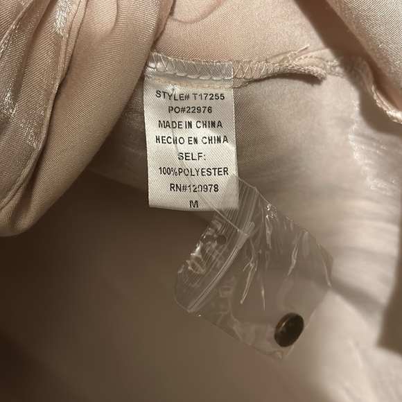 Entro Women’s Button Down Gold Shirt Shimmer Holiday Blouse size Medium - Picture 9 of 10